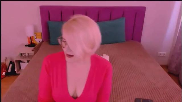 Image 4 of sabrinamacmarren Stream on Chaturbate on 1 month ago