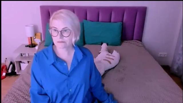 Image 12 of sabrinamacmarren Stream on Chaturbate on 1 month ago