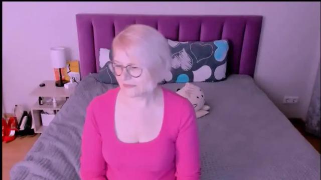 Image 12 of sabrinamacmarren Stream on Chaturbate on 1 month ago