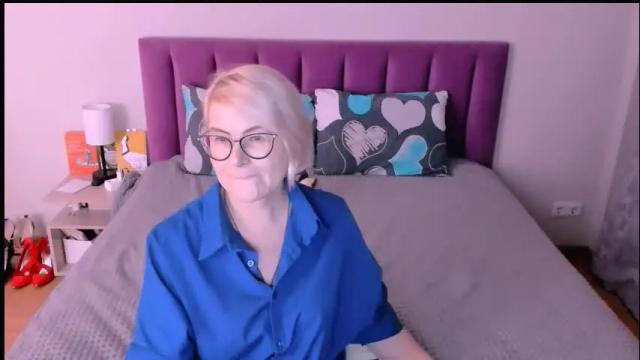 Image 2 of sabrinamacmarren Stream on Chaturbate on 11 days ago