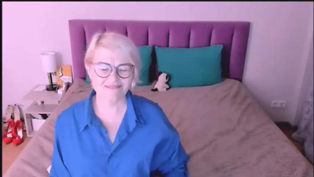 Image 4 of sabrinamacmarren Stream on Chaturbate on 8 days ago