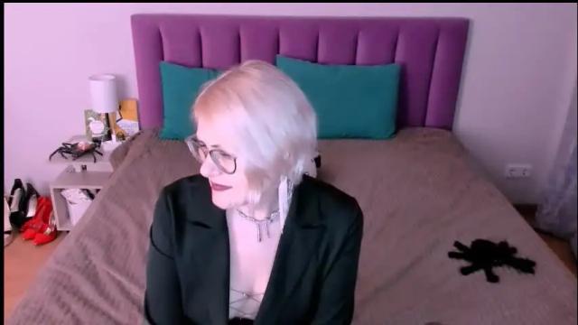 Image 8 of sabrinamacmarren Stream on Chaturbate on 1 day ago