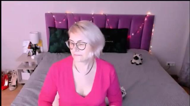 Image 7 of sabrinamacmarren Stream on Chaturbate on 1 month ago