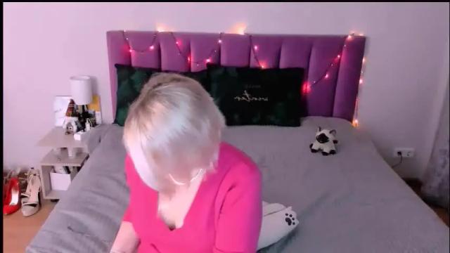 Image 8 of sabrinamacmarren Stream on Chaturbate on 1 month ago