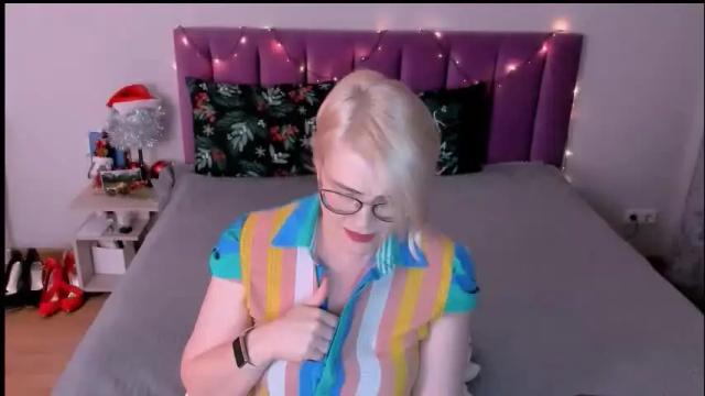 Image 2 of sabrinamacmarren Stream on Chaturbate on 17 days ago