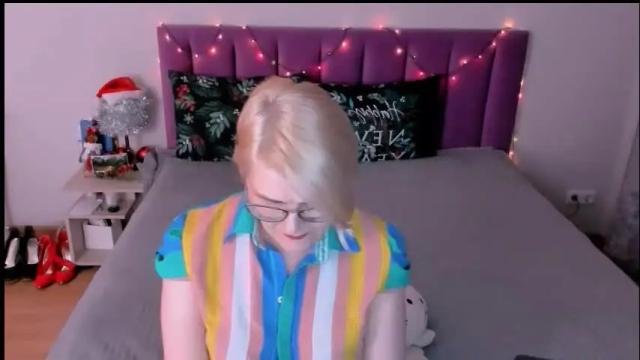 Image 3 of sabrinamacmarren Stream on Chaturbate on 17 days ago