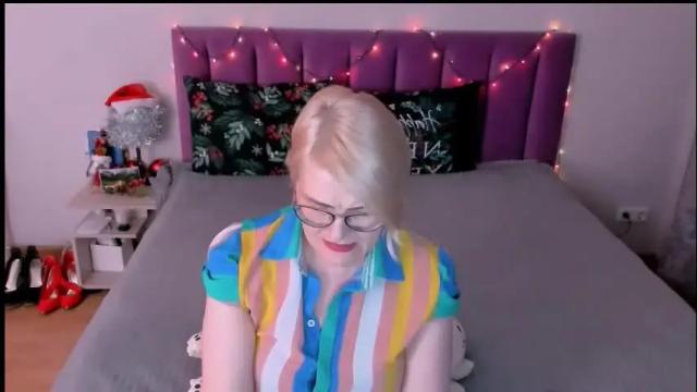 Image 4 of sabrinamacmarren Stream on Chaturbate on 17 days ago