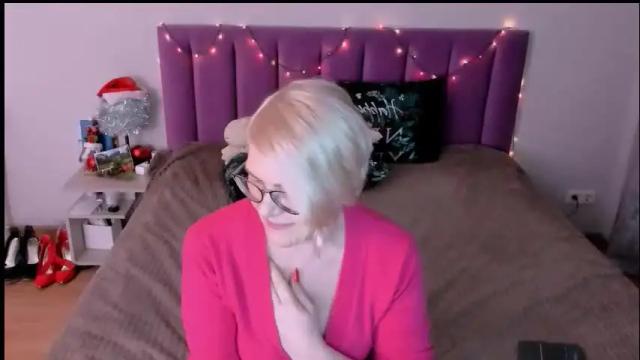 Image 3 of sabrinamacmarren Stream on Chaturbate on 16 days ago