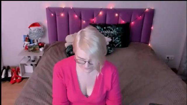 Image 4 of sabrinamacmarren Stream on Chaturbate on 16 days ago