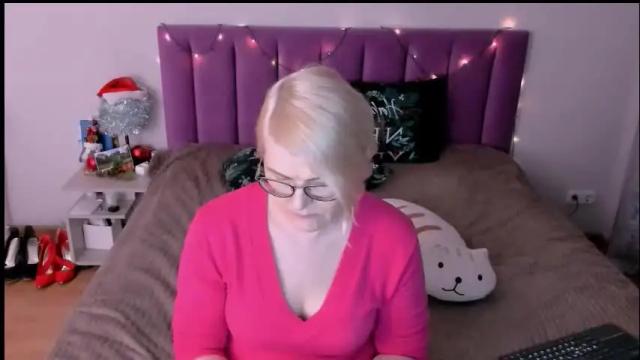 Image 7 of sabrinamacmarren Stream on Chaturbate on 16 days ago