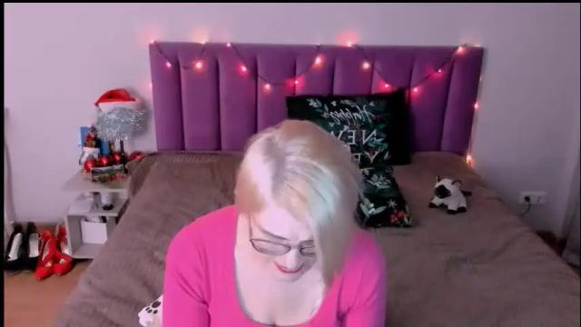 Image 10 of sabrinamacmarren Stream on Chaturbate on 13 days ago