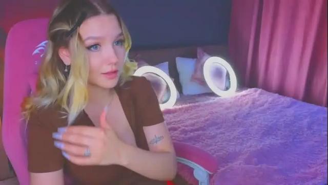 Image 2 of sabrinaspel Stream on Chaturbate on 7 months ago