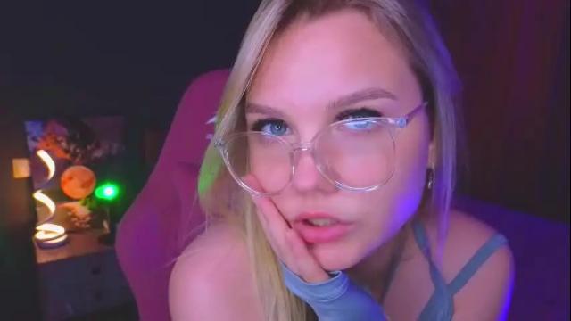 Image 11 of sabrinaspel Stream on Chaturbate on 7 months ago