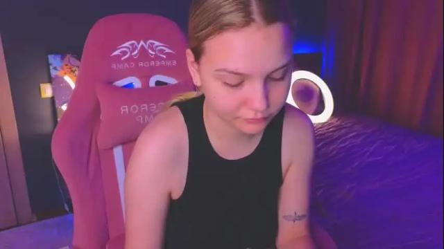 Image 2 of sabrinaspel Stream on Chaturbate on 7 months ago