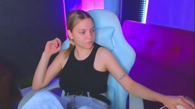 Image 12 of sabrinaspel Stream on Chaturbate on 6 months ago