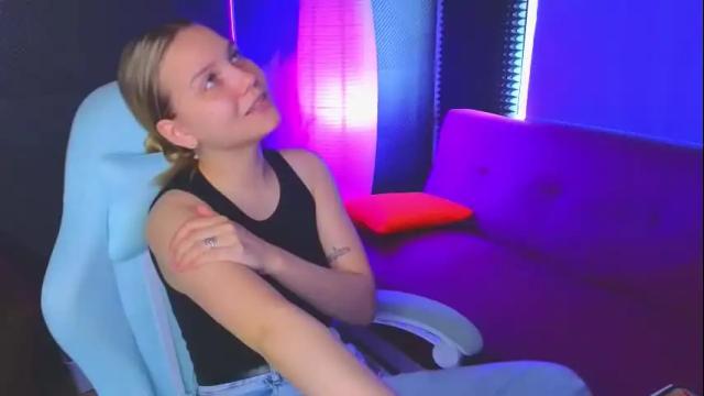 Image 4 of sabrinaspel Stream on Chaturbate on 6 months ago