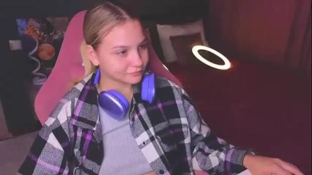 Image 3 of sabrinaspel Stream on Chaturbate on 6 months ago