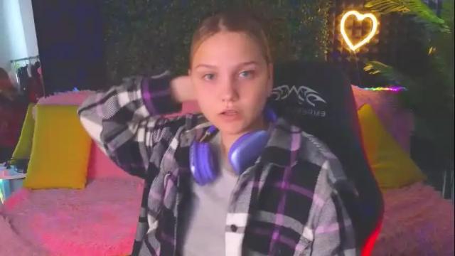 Image 10 of sabrinaspel Stream on Chaturbate on 6 months ago