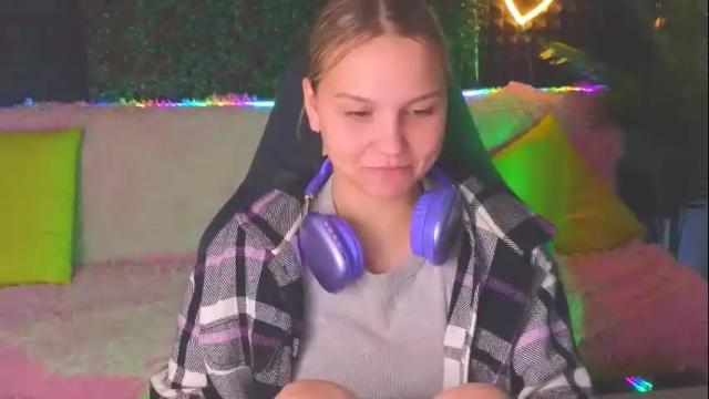 Image 6 of sabrinaspel Stream on Chaturbate on 6 months ago