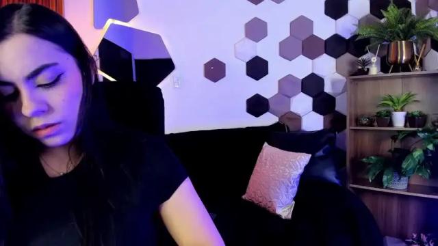 Image 2 of safiraheze Stream on Chaturbate on 17 months ago