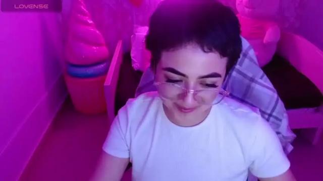 Image 4 of sahaar_ch Stream on Chaturbate on 14 months ago