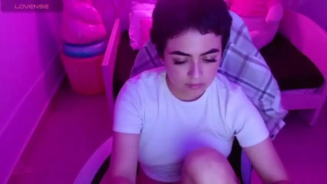 Image 8 of sahaar_ch Stream on Chaturbate on 14 months ago