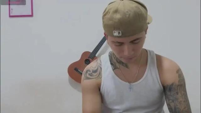 Image 2 of sahara_n_thiago Stream on Chaturbate on 12 days ago