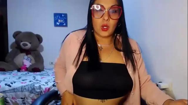 Image 2 of sahotlove1 Stream on Chaturbate on 4 months ago