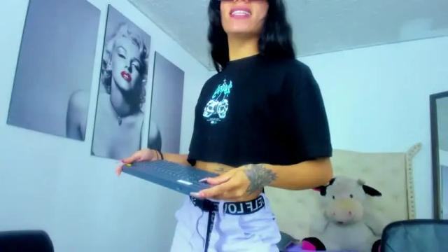 Image 12 of sailyn_daena Stream on Chaturbate on 17 months ago