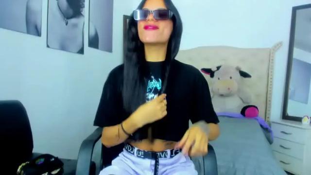 Image 3 of sailyn_daena Stream on Chaturbate on 17 months ago