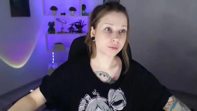 Image 2 of sally_moore13 Stream on Chaturbate on 18 months ago