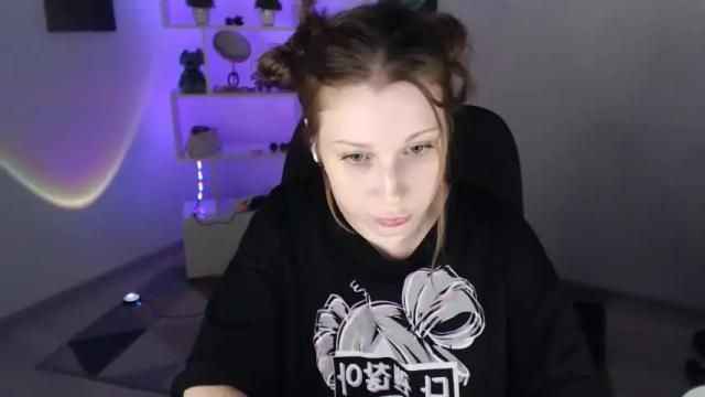 Image 2 of sally_moore13 Stream on Chaturbate on 18 months ago
