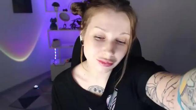 Image 3 of sally_moore13 Stream on Chaturbate on 18 months ago