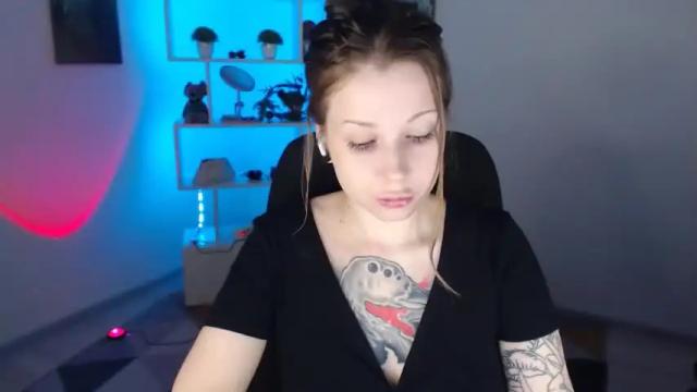 Image 2 of sally_moore13 Stream on Chaturbate on 17 months ago