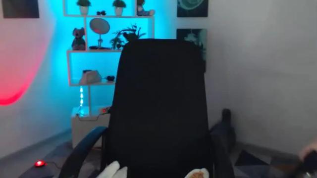 Image 6 of sally_moore13 Stream on Chaturbate on 17 months ago