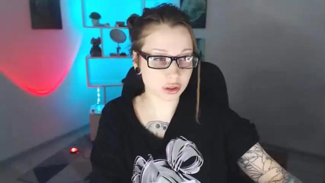 Image 2 of sally_moore13 Stream on Chaturbate on 17 months ago