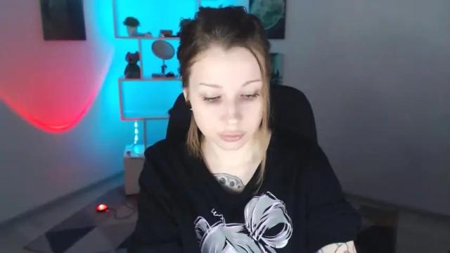 Image 4 of sally_moore13 Stream on Chaturbate on 17 months ago
