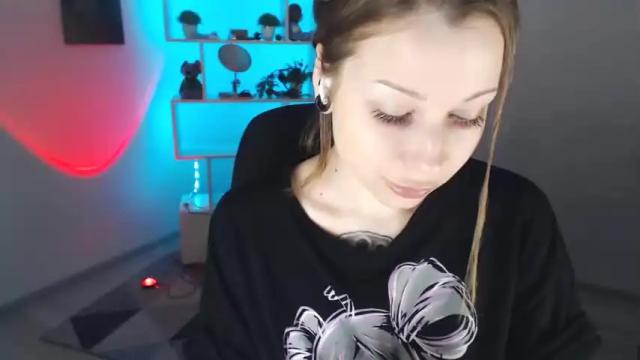 Image 8 of sally_moore13 Stream on Chaturbate on 17 months ago