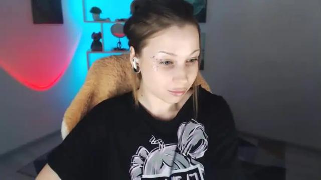 Image 11 of sally_moore13 Stream on Chaturbate on 17 months ago