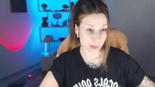 Image 6 of sally_moore13 Stream on Chaturbate on 17 months ago