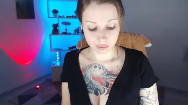 Image 3 of sally_moore13 Stream on Chaturbate on 16 months ago
