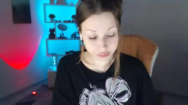 Image 2 of sally_moore13 Stream on Chaturbate on 16 months ago