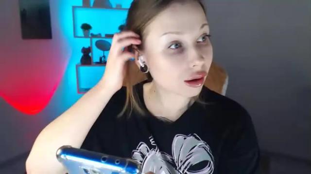 Image 4 of sally_moore13 Stream on Chaturbate on 16 months ago