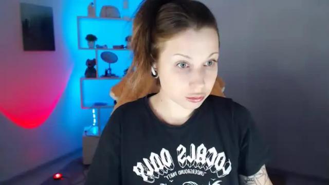 Image 3 of sally_moore13 Stream on Chaturbate on 16 months ago