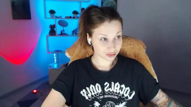 Image 4 of sally_moore13 Stream on Chaturbate on 16 months ago