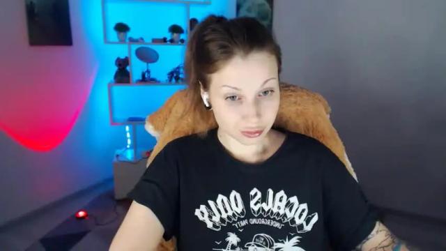 Image 8 of sally_moore13 Stream on Chaturbate on 16 months ago