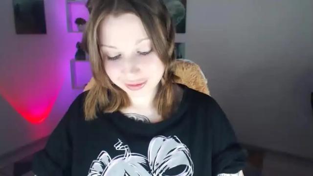 Image 2 of sally_moore13 Stream on Chaturbate on 16 months ago
