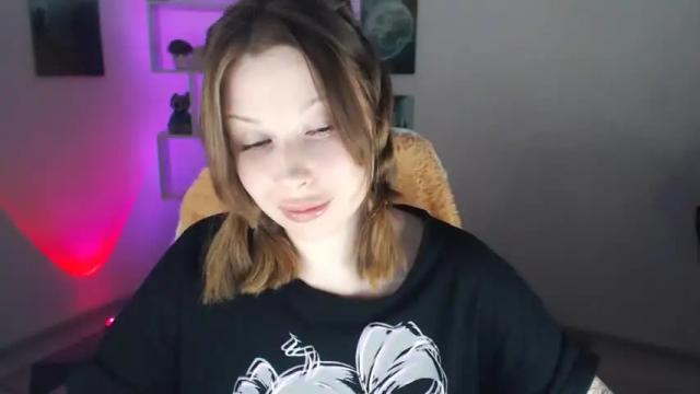 Image 4 of sally_moore13 Stream on Chaturbate on 16 months ago