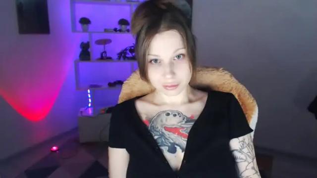 Image 4 of sally_moore13 Stream on Chaturbate on 16 months ago