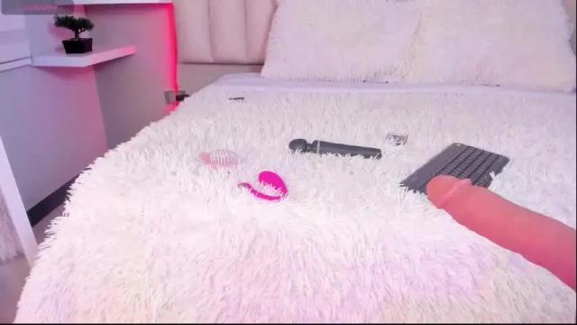 Image 2 of sally_white_ Stream on Chaturbate on 1 month ago